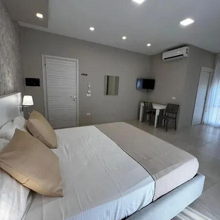 Virgilio Lamezia Airport And 4*