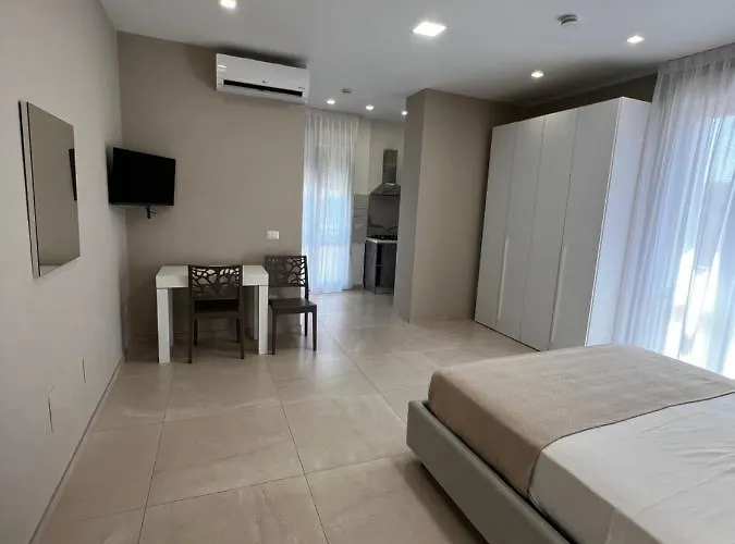 Virgilio Lamezia Airport לינה וארוחת בוקר 4*