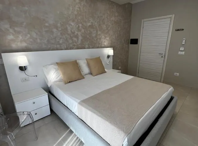 Virgilio Lamezia Airport לינה וארוחת בוקר 4*